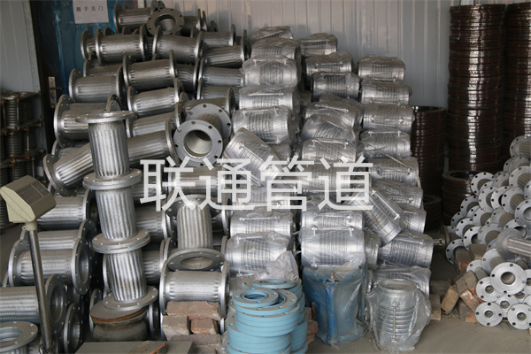 蒸汽管道多少米需要加补偿器